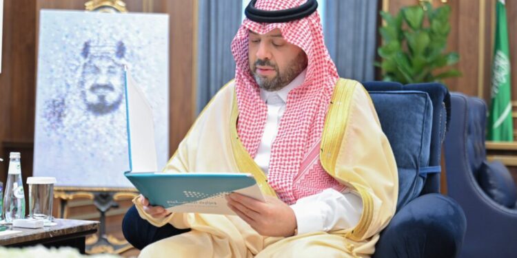 أمير الحدود الشمالية يتسلّم تقريرًا عن نتائج اختبارات نهاية الفصل الدراسي الأول