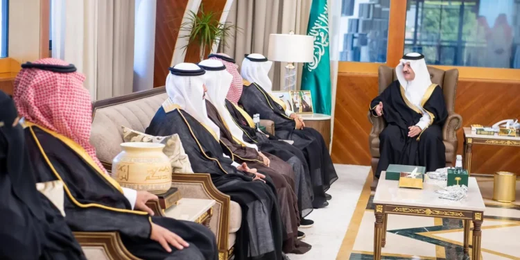 أمير الشرقية يستقبل رئيس وأعضاء مجلس الجمعيات الأهلية بالمنطقة