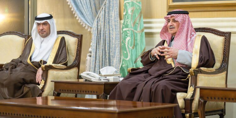 أمير تبوك ينوّه بما توليه القيادة الحكيمة من عناية واهتمام لكل ما يخدم المواطن من المشروعات التنموية