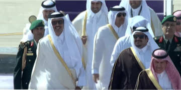أمير قطر يصل إلى الرياض  للمشاركة في القمة العربية الإسلامية