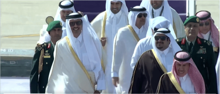 أمير قطر يصل إلى الرياض  للمشاركة في القمة العربية الإسلامية
