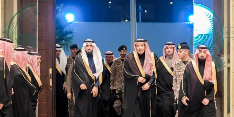 أمير منطقة الباحة يستقبل مدير عام الجمعية العربية السعودية للثقافة والفنون