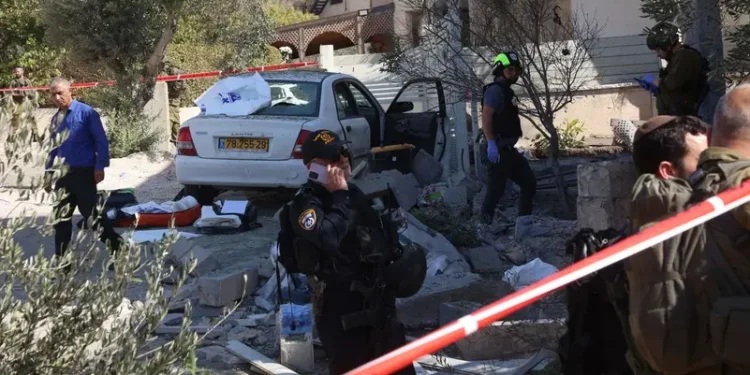 اعتراض صواريخ ومسيرات وسط إسرائيل.. 19 إصابة في الطيرة وأضرار بمبنى سكني