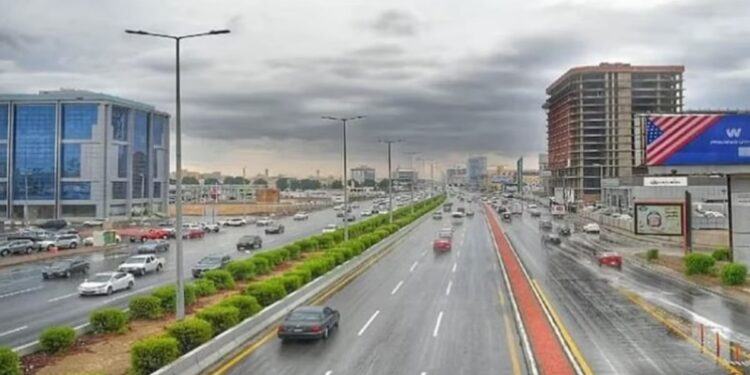 الأرصاد عن طقس الأحد: أمطار رعدية ورياح سطحية على عدة مناطق