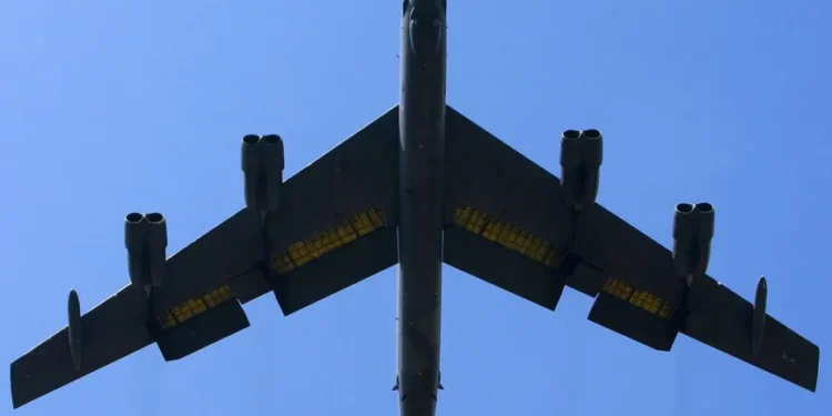 الجيش الأمريكي يخطط لتزويد قاذفات B-52 بصاروخ ذي قدرات نووية