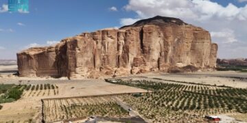 الحوارة .. جبل يشهد على تاريخ وطبيعة العُلا