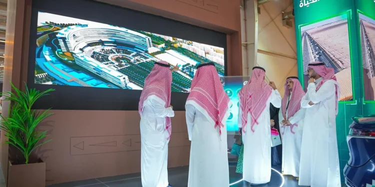الخدمات الطبية بوزارة الداخلية تستعرض مشاريع المدن الطبية ضمن جناح الوزارة في معرض سيتي سكيب العالمي 2024