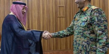 'الخريجي' لـ'البرهان': المملكة حريصة على عودة الأمن للسودان