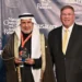 الدكتور عبدالله الربيعة يتسلم جائزة القيادة العالمية في مجال الصحة والإنسانية