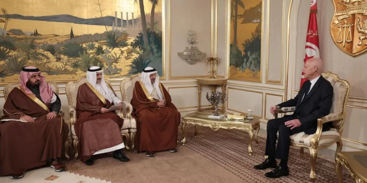 الرئيس التونسي يستقبل وزير الاستثمار