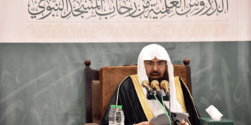 السديس يُلقي درسه الشهري في رحاب المسجد النبوي