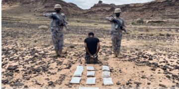 القبض على مخالف لنظام أمن الحدود لتهريبه 13 كيلوجرامًا من الحشيش في عسير