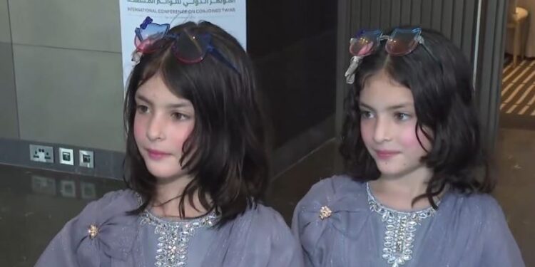 بالفيديو.. والد التوأم الباكستاني: أشكر خادم الحرمين وولي العهد على ما قدماه لبناتي