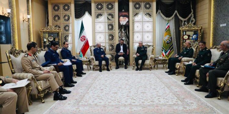بتوجيه القيادة.. رئيس هيئة الأركان يزور إيران ويلتقي نظيره الإيراني
