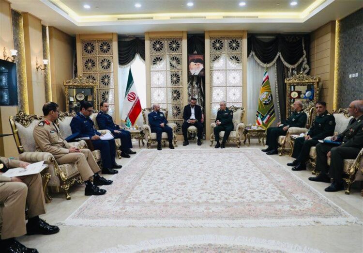 بتوجيه القيادة.. رئيس هيئة الأركان يزور إيران ويلتقي نظيره الإيراني