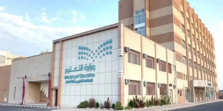 بسبب سوء الأحوال الجوية.. تعليق الدراسة الحضورية غدًا الأحد في هذه المناطق