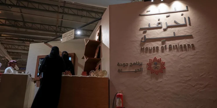 بيت الحرفيين.. نافذة على تراث المملكة في معرض ” بنان” الدولي