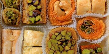 دراسة: جينات وراثية وراء تناول الحلويات بشراهة