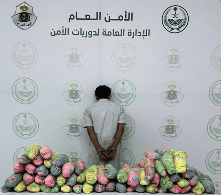 دوريات الأمن بجازان تقبض على مواطن لترويجه 201 كيلوجرام من القات