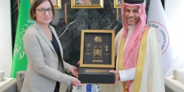 رئيس هيئة الهلال الأحمر السعودي يستقبل رئيس اللجنة الدولية للصليب الأحمر