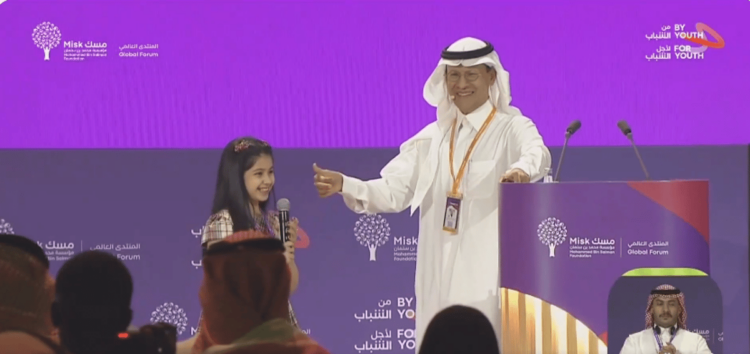 رد عفوي من وزير الطاقة على الطفلة بطلة تحدي القراءة