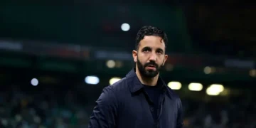 رسمياً.. مانشستر يونايتد يتعاقد مع أموريم حتى 2027