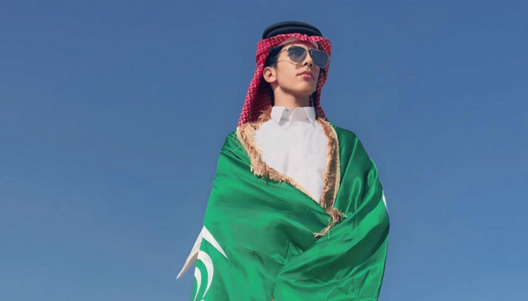 «سلطان المطيري».. مؤثّر سعودي يروّج للسياحة في المملكة بطريقة مبتكرة
