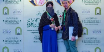 “عبدالكريم من اليابان” ضمن برنامج ضيوف خادم الحرمين يلفت الأنظار بموقفه المميز بمطار الأمير محمد بن عبدالعزيز