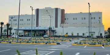 فريق طبي بمستشفى جازان العام ينجح في علاج حالة نادرة لداء السلائل الغدي العائلي