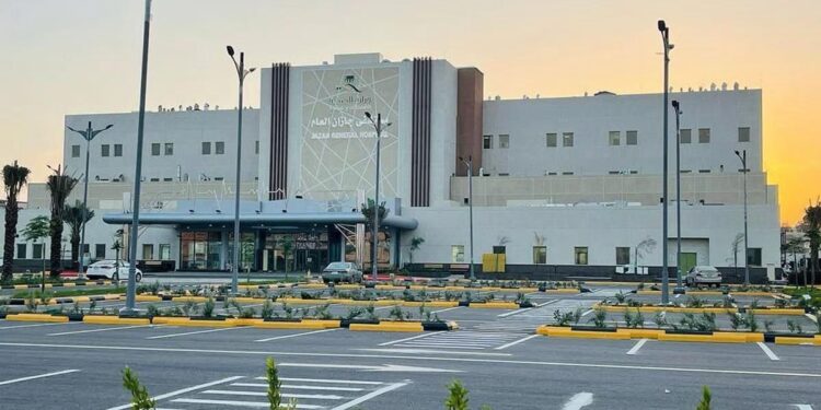 فريق طبي بمستشفى جازان العام ينجح في علاج حالة نادرة لداء السلائل الغدي العائلي