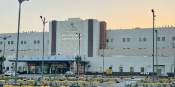 فريق طبي ينجح في استئصال القولون السيني بالمنظار الجراحي في مستشفى جازان العام