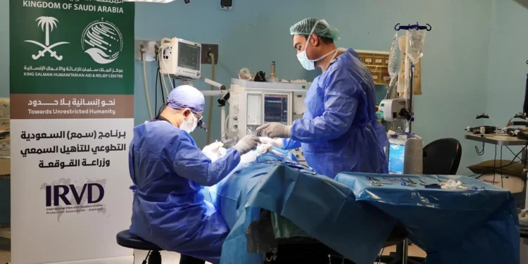فريق مركز الملك سلمان للإغاثة الطبي يحقق رقمًا قياسيًا عالميًا غير مسبوق بزراعة 42 قوقعة سمعية خلال 14 ساعة في مدينة الريحانية بتركيا