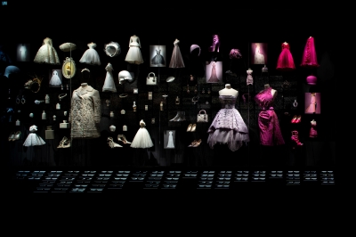 'كريستيان ديور'.. يستقطب زوار موسم الرياض