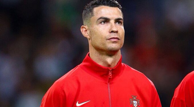 لاعب بولندا يرد على انتقادات صورته مع رونالدو