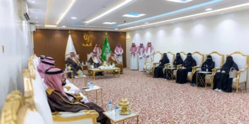 محافظ حفر الباطن يزور مقر جمعية ألفة