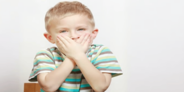 مختص بصعوبات التعلم يحذر من تقليد الأطفال لشخصيات لا تتناسب معهم