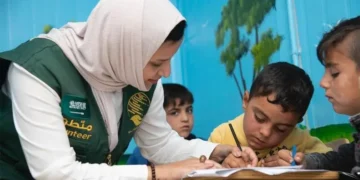 مركز الملك سلمان للإغاثة يقدم 965 مشروعًا لتحسين ظروف الأطفال وأسرهم في الدول الأكثر احتياجًا حول العالم