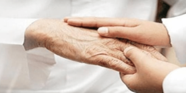 مستشار أسري: اصطحاب وتعويد الأبناء صلة الأرحام يقي المراهقين العزلة