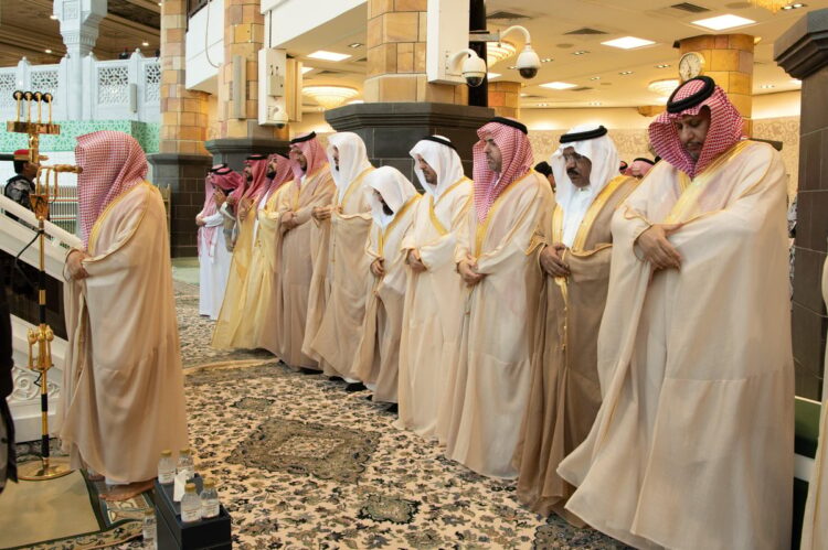 نائب أمير منطقة مكة المكرمة يؤدي صلاة الاستسقاء بالمسجد الحرام