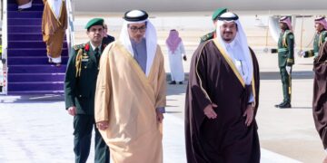 نائب رئيس الإمارات يصل إلى الرياض للمشاركة بالقمة العربية والإسلامية