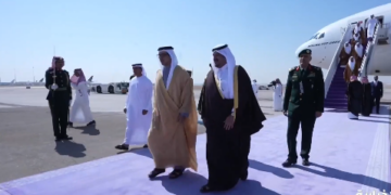 نائب رئيس دولة الإمارات يصل إلى الرياض وفي مقدمة مستقبليه نائب أمير المنطقة