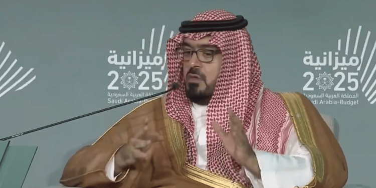 وزير التخطيط: الأنشطة غير النفطية تمثل 52% من الاقتصاد السعودي