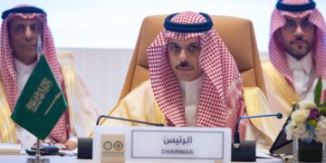 وزير الخارجية يترأس اجتماع وزراء الخارجية التحضيري للقمة العربية والإسلامية غير العادية