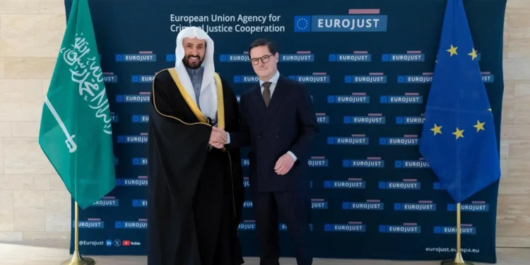 وزير العدل يبحث مع رئيس “اليوروجست” في لاهاي سبل تعزيز التعاون