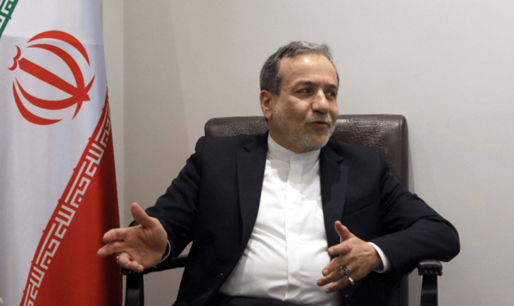 وزير خارجية إيران يحذر من انتشار الحرب خارج الشرق الأوسط.