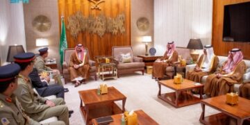 ولي العهد يبحث التعاون العسكري مع قائد الجيش الباكستاني