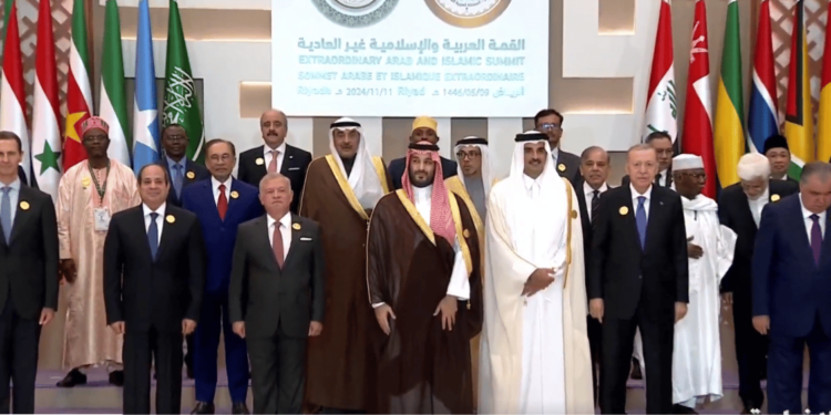 ولي العهد يتوسط قادة الدول في القمة العربية الإسلامية بالرياض