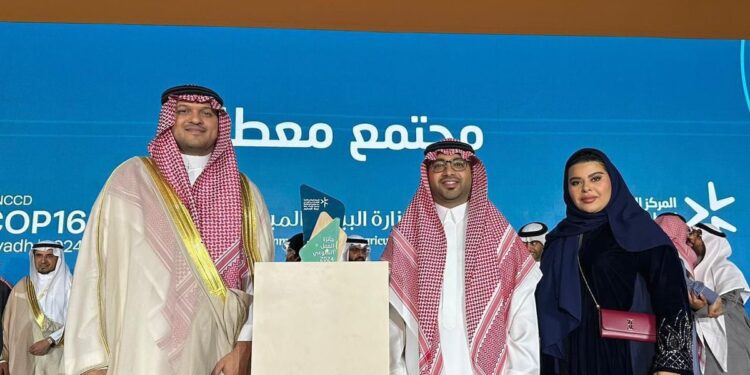 "إثراء" يحصد الجائزة الوطنية لعام 2024 تزامنًا مع اليوم العالمي للتطوع