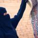فتاة سعودية تحول معالم وتراث العُلا لتصاميم مبتكرة