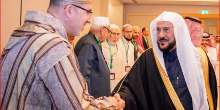 وزير الشؤون الإسلامية يلتقي ضيوف برنامج خادم الحرمين الشريفين للعمرة والزيارة